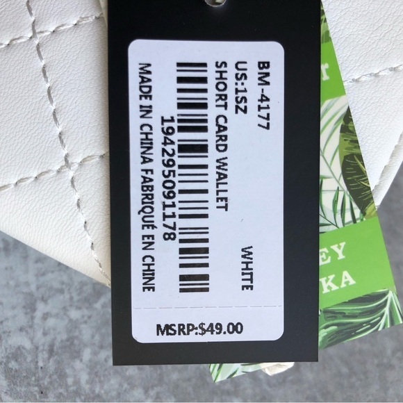 Badgley Mischka White Short Card Wallet NWT - Picture 5 of 8